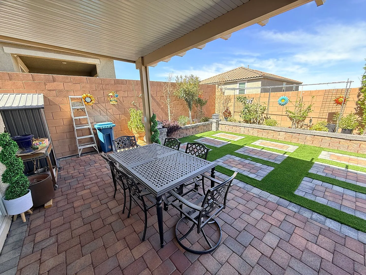Gated NW community 5Bed — Photo 2