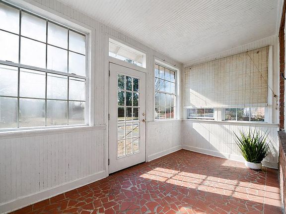 5th image of 14 Green St NE