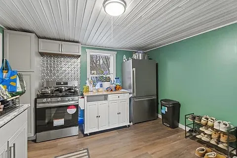3 bed, 1400 sqft, $2,000 — Photo 3