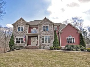 26 Hales Pond Ln, Wrentham, MA 02093