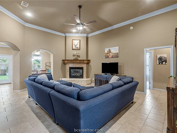 2nd image of 2216 Carlisle Ct