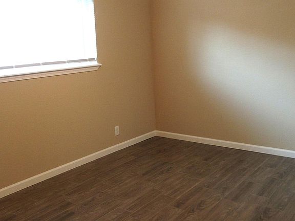 3rd image of 4711 Hidden Springs Dr
