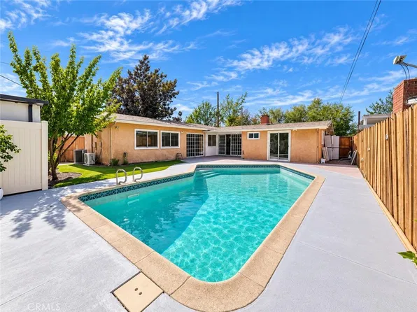6830 Sylvia Ave, Reseda, CA 91335