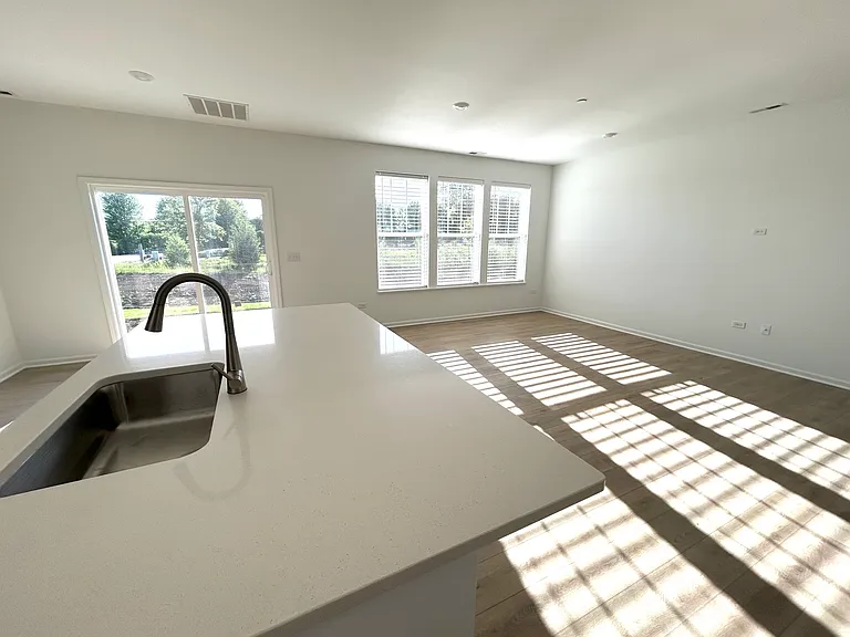 612 Cassia Ct — Photo 6