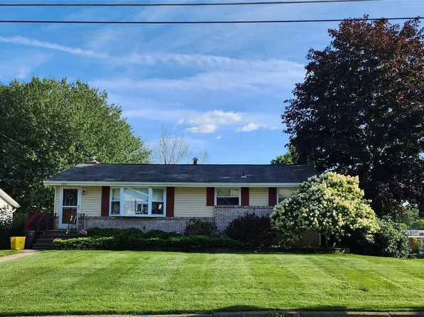 2946 Northwood Dr, Endwell, NY 13760