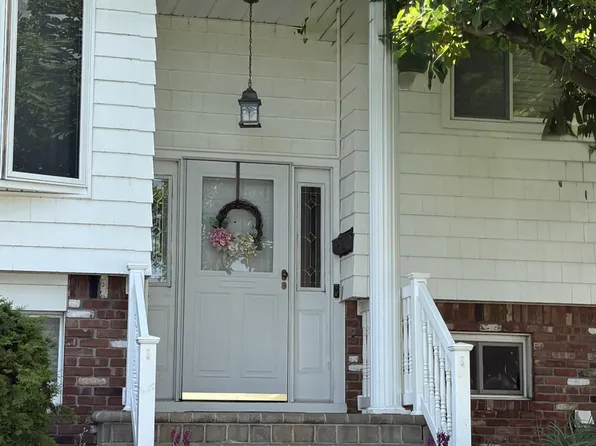 202 W End Avenue, Massapequa, NY 11758