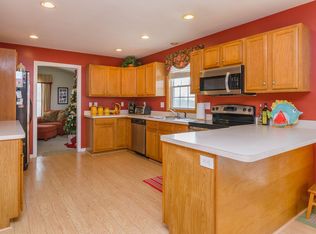 72 Bonnie Vu Ln, New Milford, CT 06776