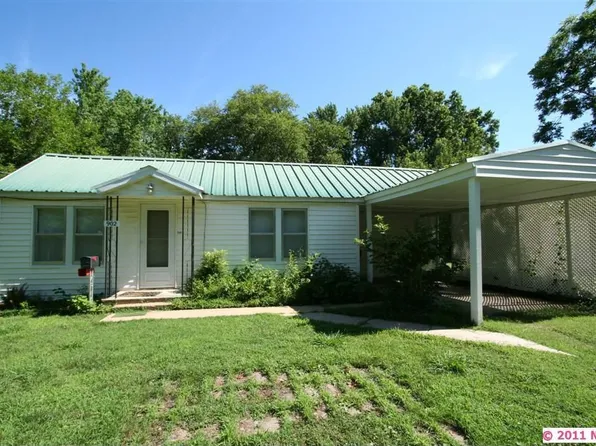 902 E 11th St, Claremore, OK 74017