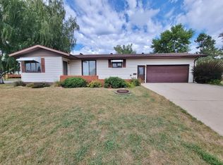 215 6th St SE, Rugby, ND 58368