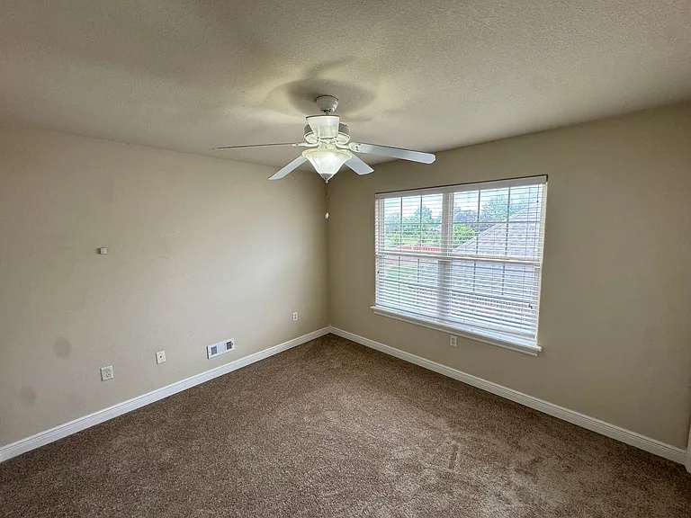 407 Lyndal Ln — Photo 24