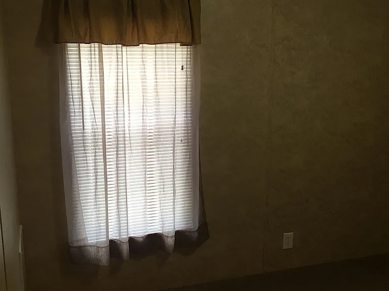 135 Elaine Dr — Photo 21
