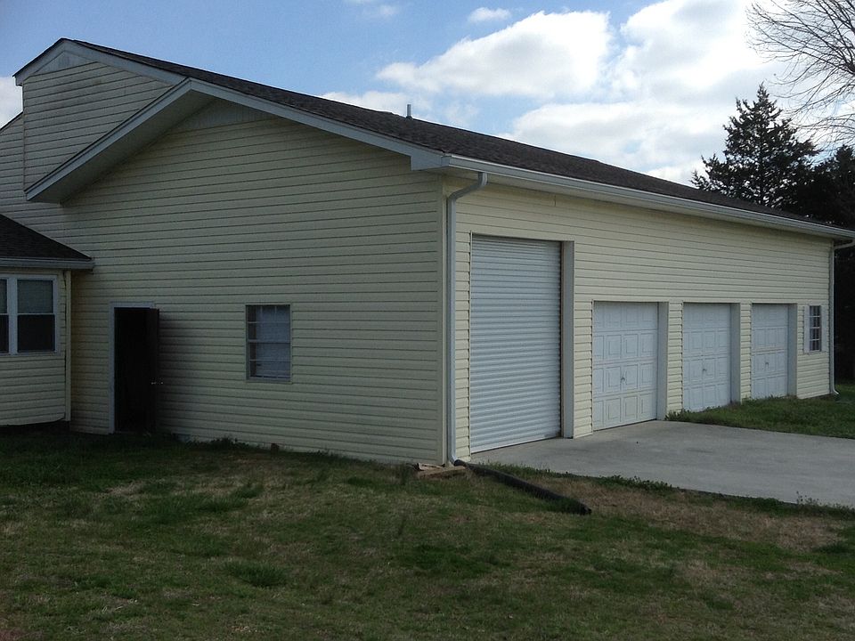 2nd image of 135 Young Ln