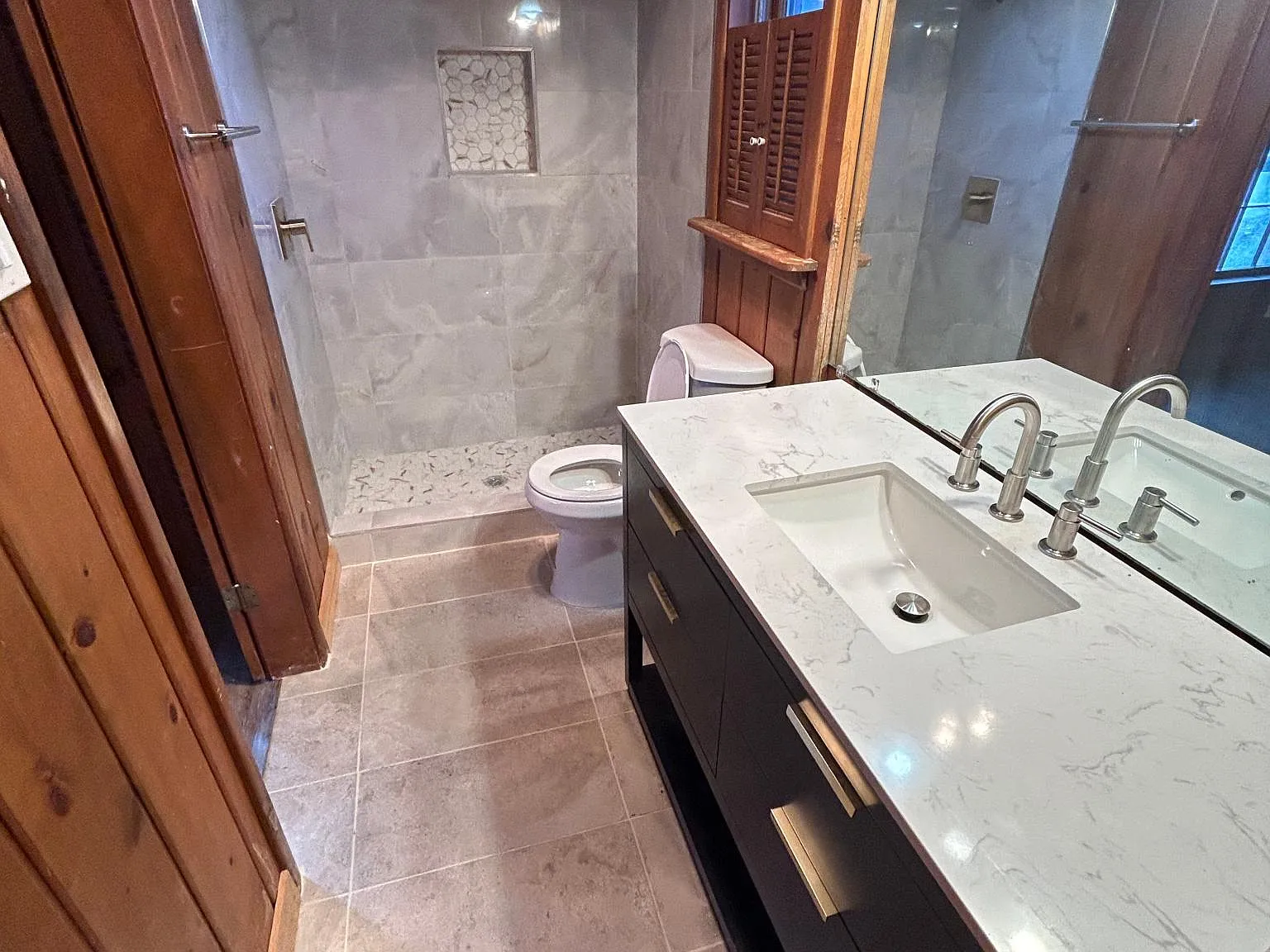 1111 Lucille St — Photo 3