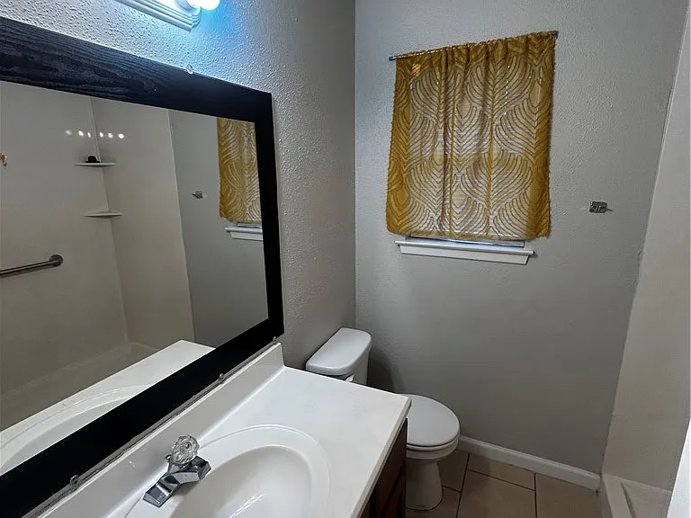 1604 Anderson St — Photo 5
