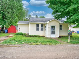 616 Senecal St, Fenton, MI 48430