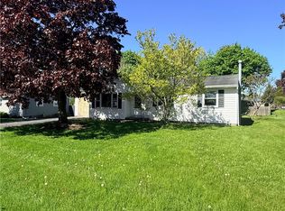 12 Gannett Rd, Farmington, NY 14425