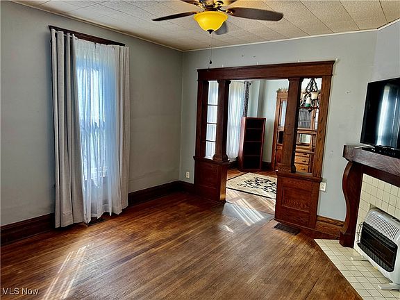 2nd image of 3101 Elm St