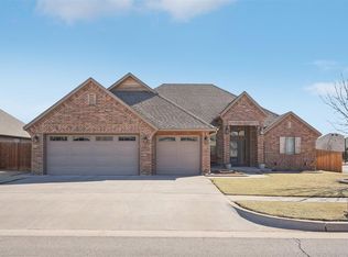 4612 Hidalgo Ave, Mustang, OK 73064