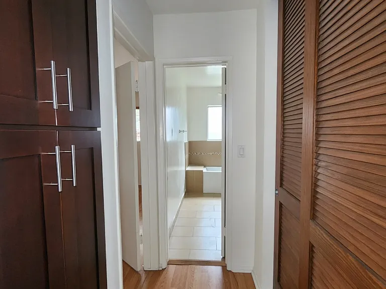 1850 Greenfield Ave #12 — Photo 10