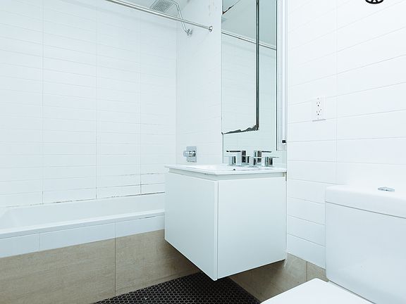 2nd image of 100 Dupont St APT 1G
