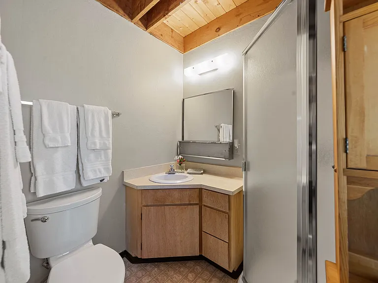 760 Rawhide Dr — Photo 3