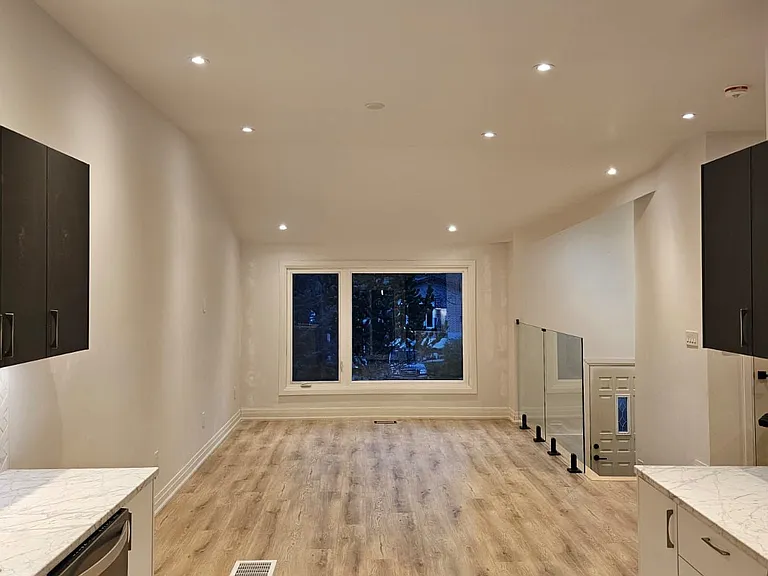 271 Parkwood Ave — Photo 4