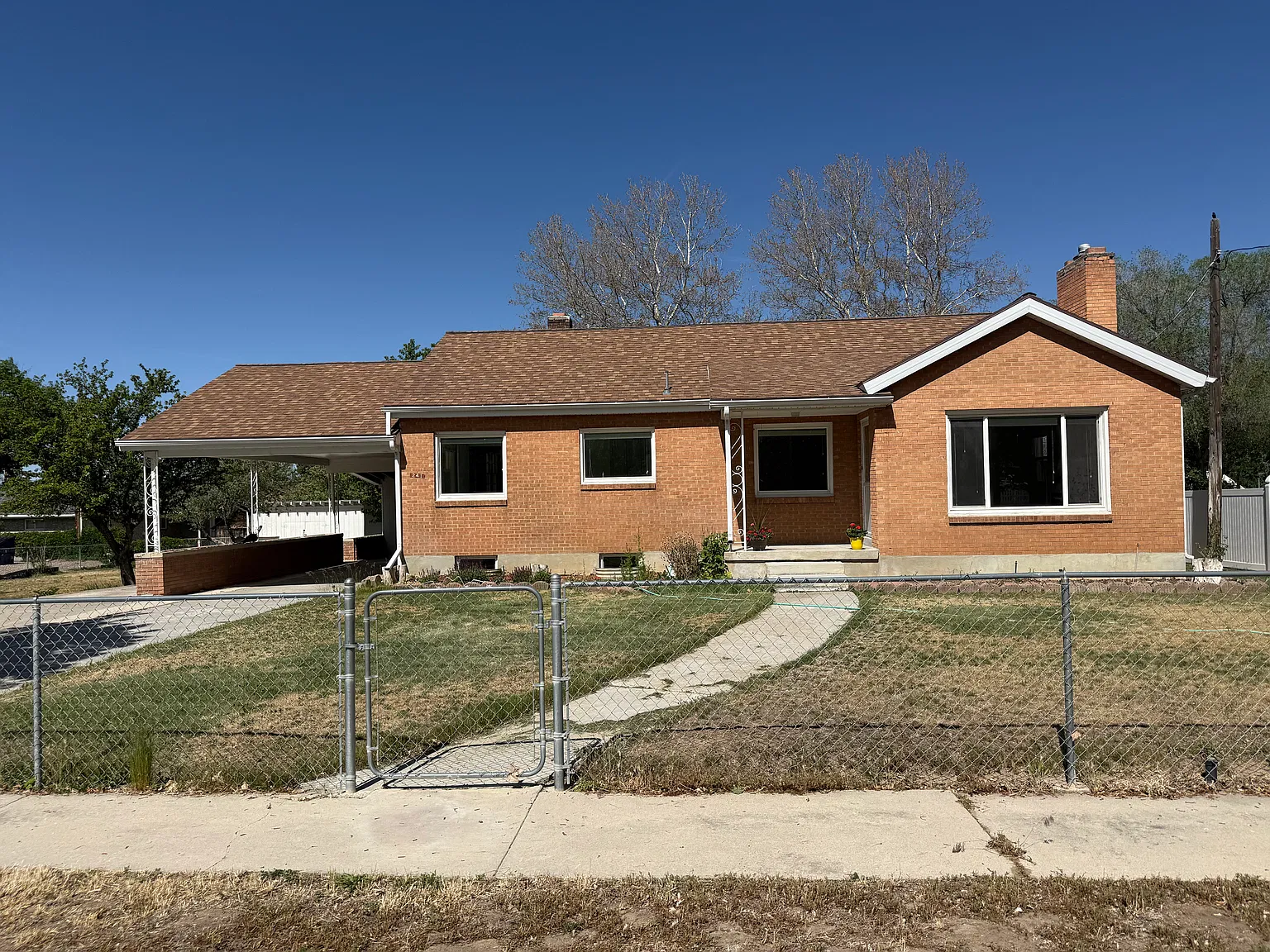 4 bed, 1.5 bath, 2568 sqft, $1,800 — Photo 1