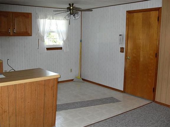 5th image of 876 N Preston Pl