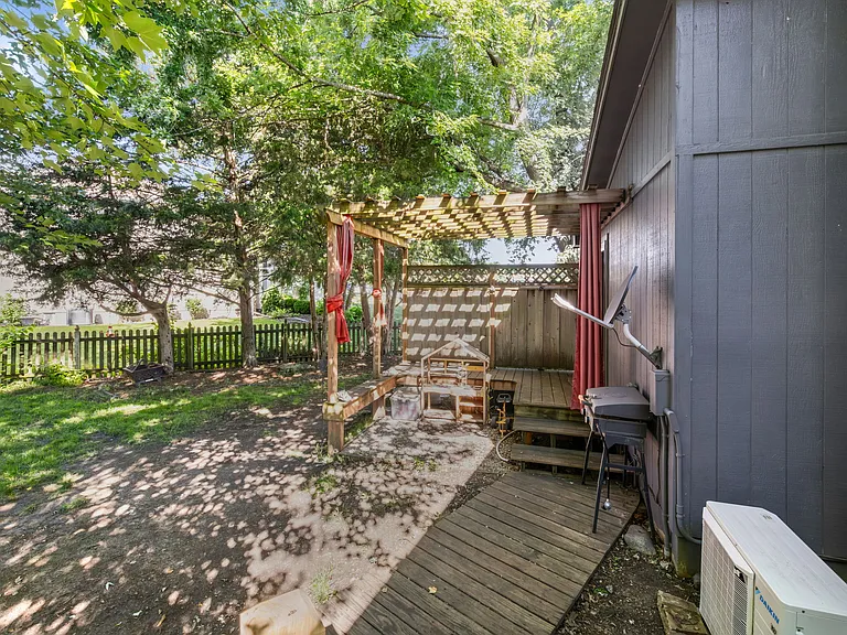 235 SW Seagull St — Photo 18