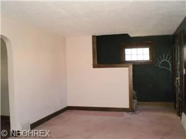 87 Sunnycliff Dr, Euclid, OH 44123