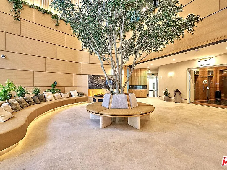 1100 Wilshire Blvd #3001 — Photo 4