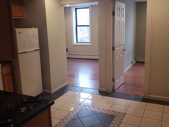 4th image of 180 Lincoln Pl APT 1