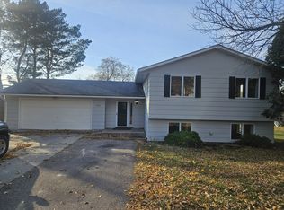 1100 Spring Hill Rd, Waconia, MN 55387