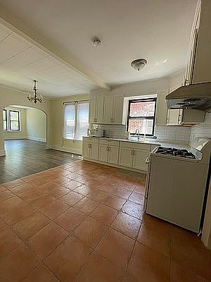 4th image of 9904 Fort Hamilton Pkwy #2