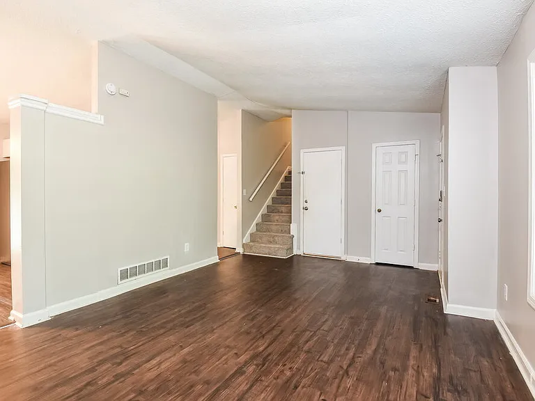 1009 Hicksmil Dr SW — Photo 6