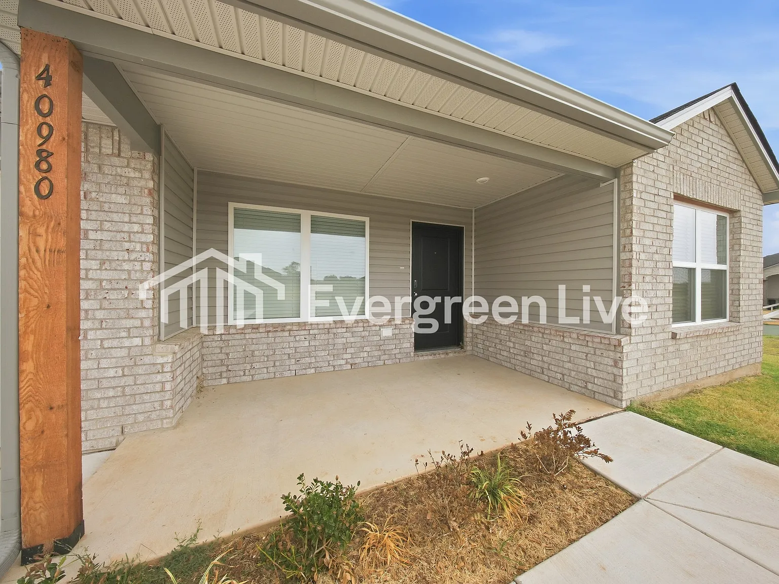 4 bed, 2.0 bath, 1470 sqft, $1,695 — Photo 2