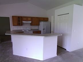 4th image of 16 Fisher Lane Dr