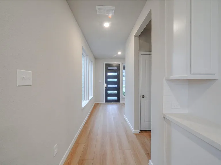 21859 Fitzroy Manor Ln — Photo 2