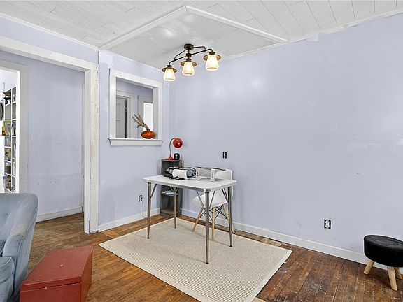 4th image of 496 Nelson Rd