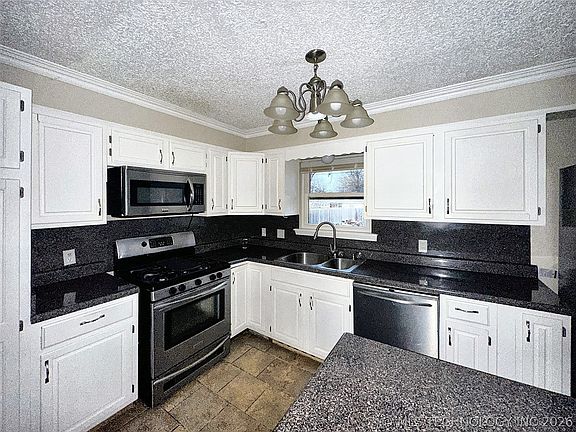 2nd image of 302 N Wortman Pl