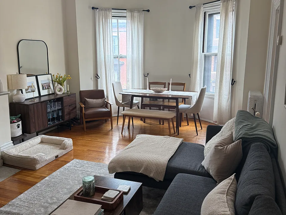 4 Brimmer St #3A