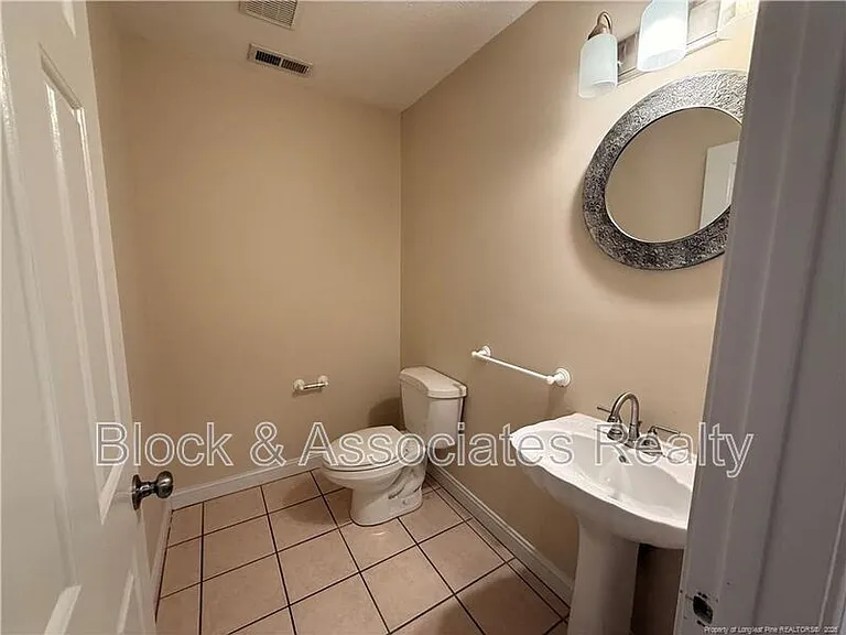 1165 Greenbriar Dr — Photo 14