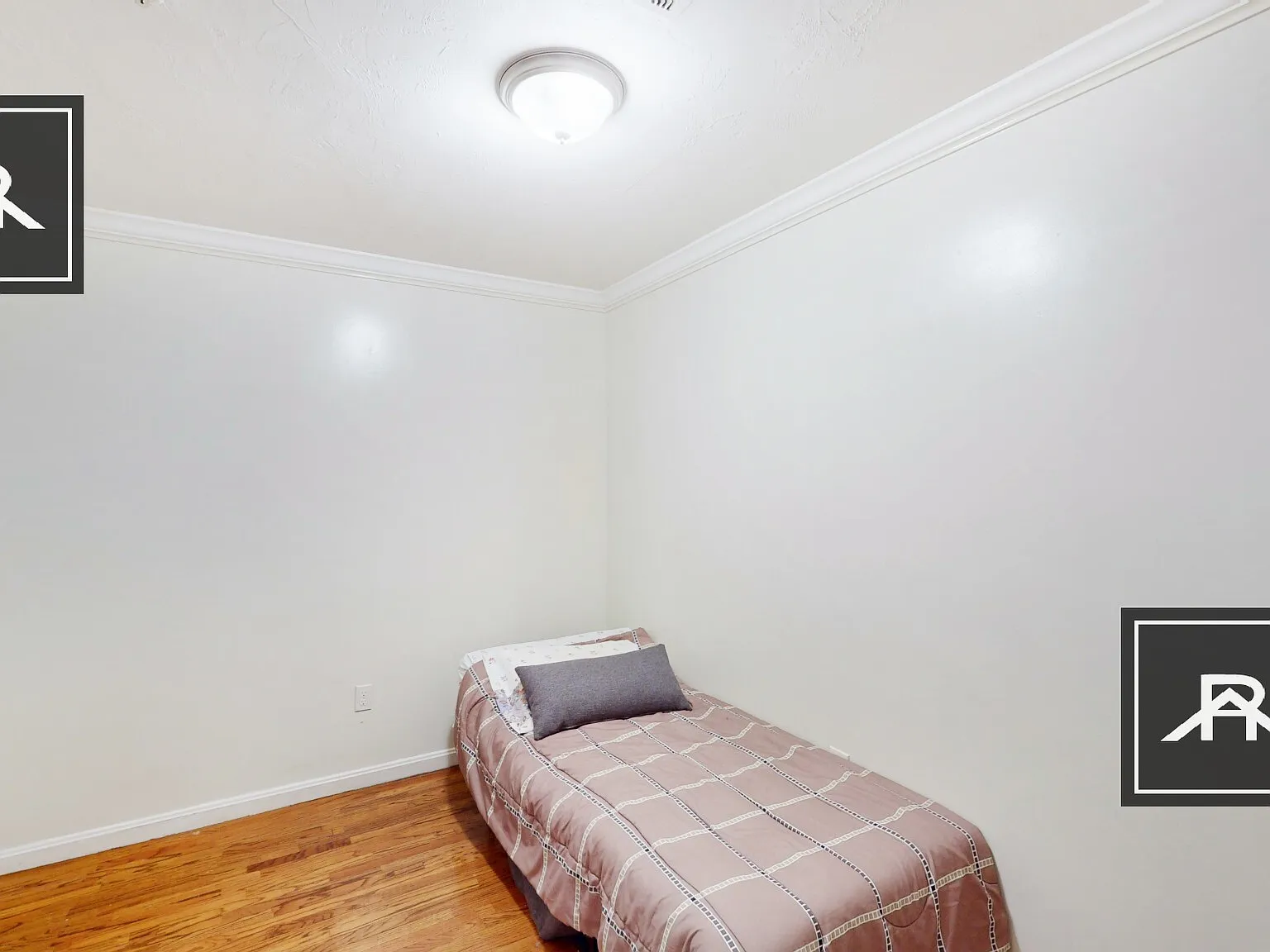 3 bed, 1.0 bath, 1100 sqft, $3,800 — Photo 3