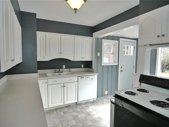 2nd image of 211 Ashburn Rd