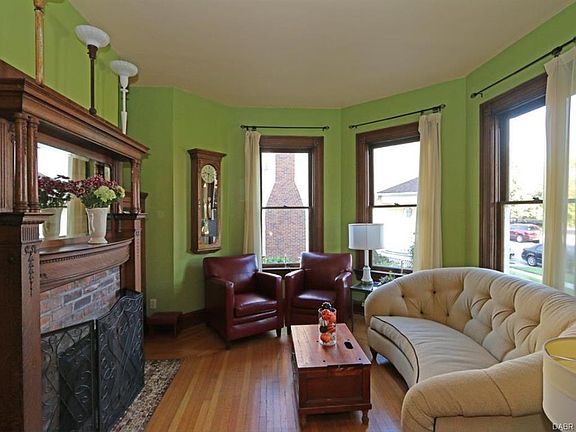 4th image of 212 W Broadway St