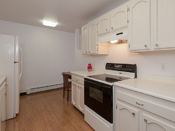 2nd image of 665 10th Ave