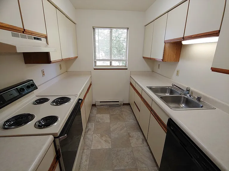 Woodfield Apartments — Photo 7