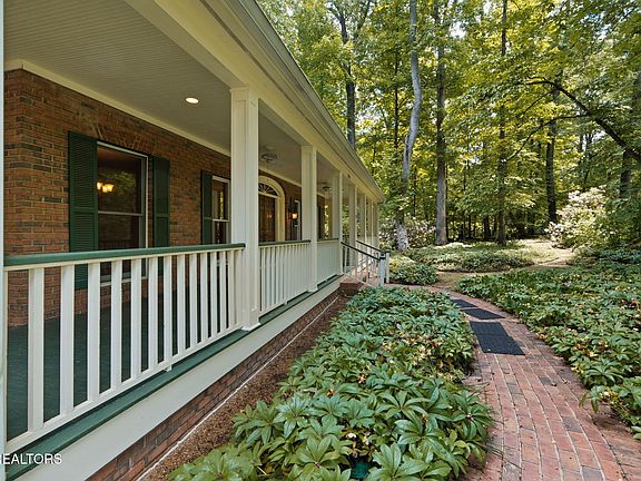 4th image of 1720 Wood Creek Cir