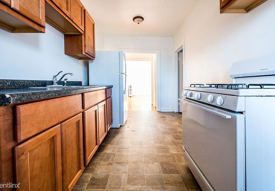 5001 W Adams Apartments Chicago Kitchen_03