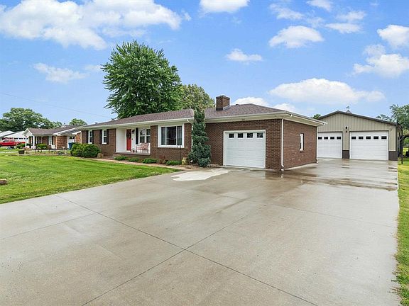 3rd image of 1355 Riverview Dr